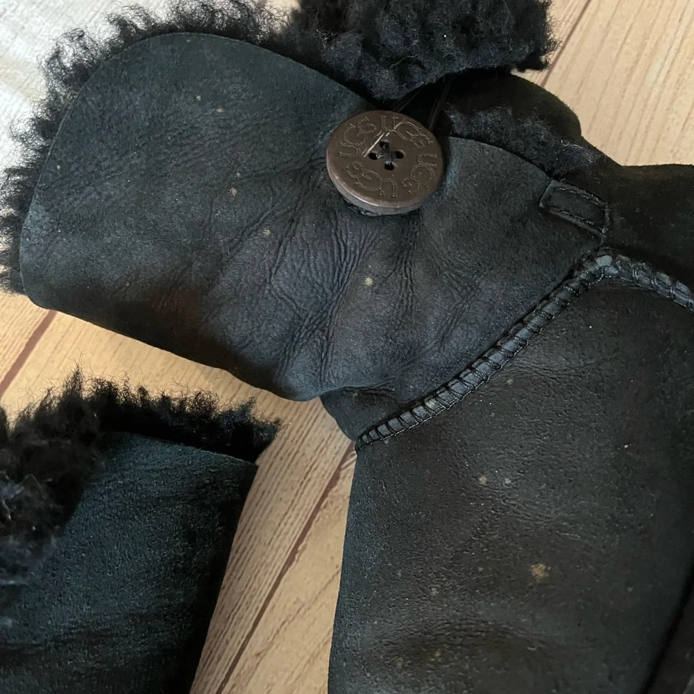 Ugg button accent black suede boots sz 7